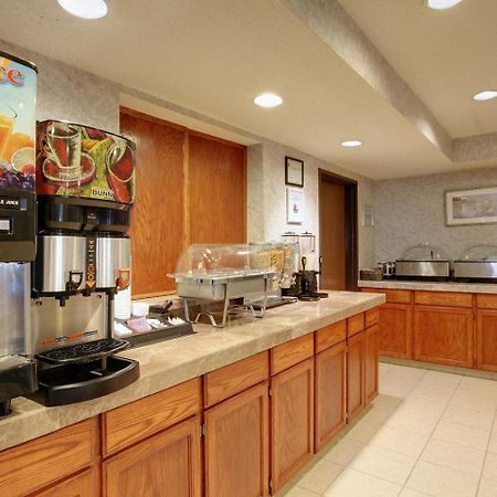 Americas Best Value Inn And Suites Saint Charles Restaurace fotografie